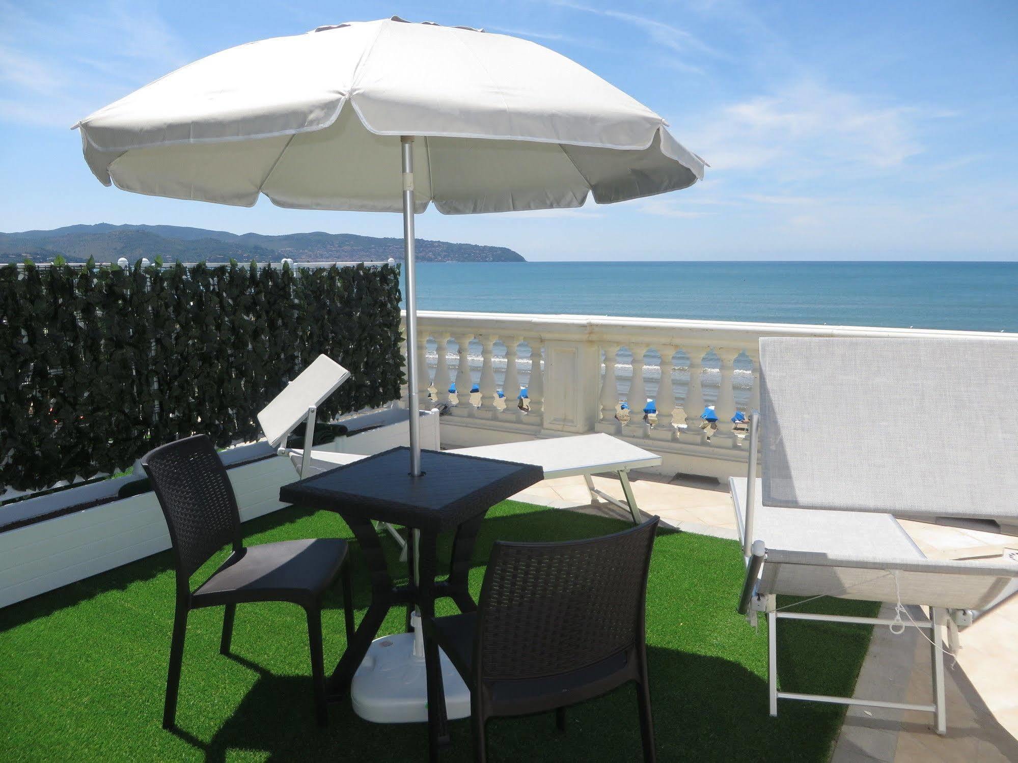 Il Lido Aparthotel Giannella Exterior photo